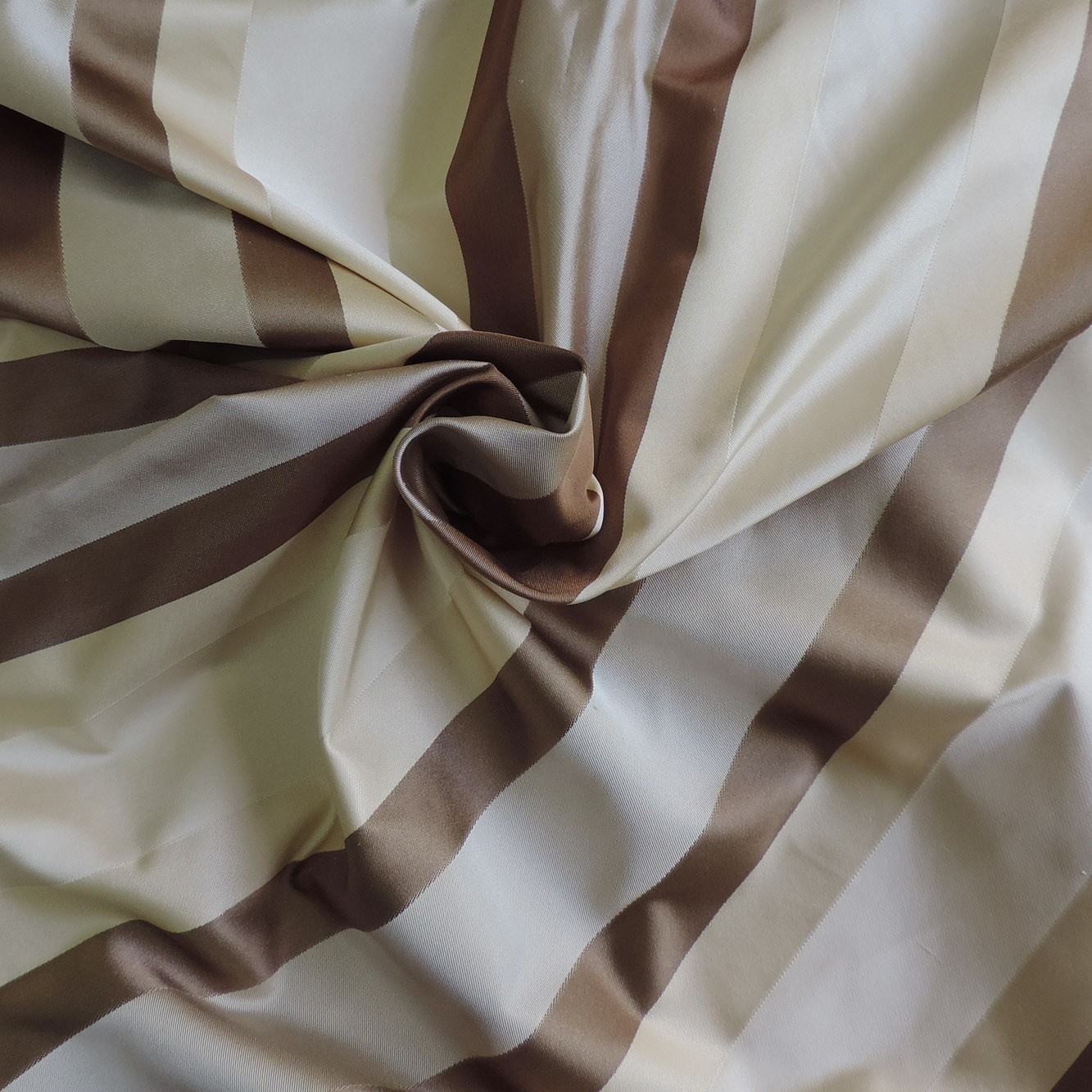 Natural silk. Слаб Флам ткань. Тафта шелк 100 % натуральный Silk Gallery, Англия. Выцветшая ткань. Jes 184 14 ткань.